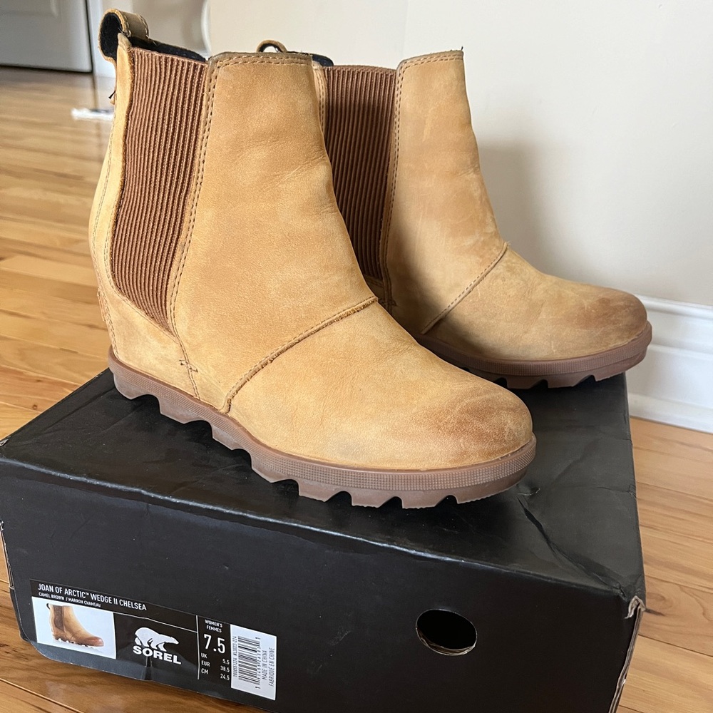Joan of Arctic Wedge II Chelsea Boot Camel Brown Size 7.5 / EU 38.5